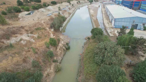 İSKİ’nin yarım bıraktığı dere ıslahı Halkalı Gümrüğü’nü göle döndürdü