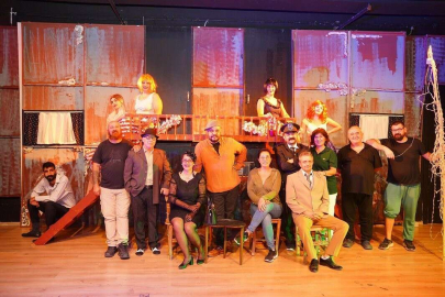 Ayvalık’ta “Hoş geldin Amerika” oyununa yoğun ilgi