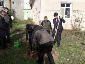 Pazaryeri’nde fidanlar toprakla buluştu