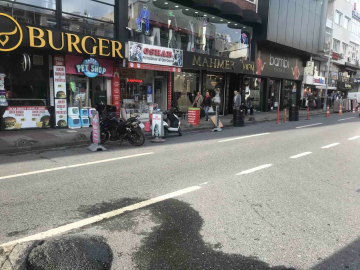 Bayrampaşa’da kanlı takip: Yolun karşısına geçen adama silahlı saldırı kamerada