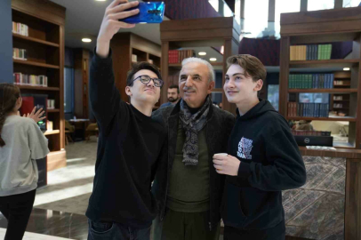 Üniversiteli gençlere aylık 750 TL’lik destek