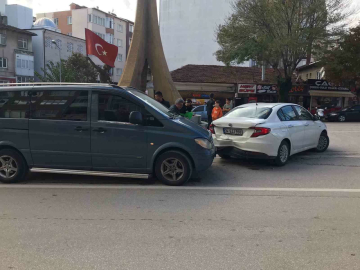 Tepebaşı Kavşağı’ndan yaşanan trafik kazasında 1 kişi yaralandı