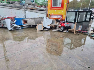 Yalova’da fırtına lunaparkta ağır hasar oluşturdu