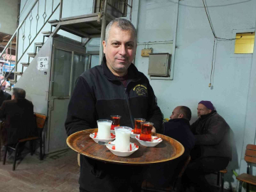 Burhaniye’de kahvehanelerde süt satışı arttı