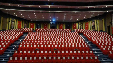 Sancaktepe Recep Tayyip Erdoğan Kongre Merkezi Sancaktepe Sahnesi’nin koltukları Gazze’de katledilen çocuklara ayrıldı