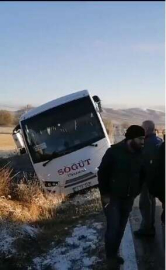 Bilecik’te işçi servisi kaza yaptı: 2 yaralı