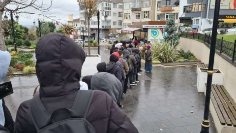 Tekirdağ’da soğukta "kart güncelleme" kuyruğu