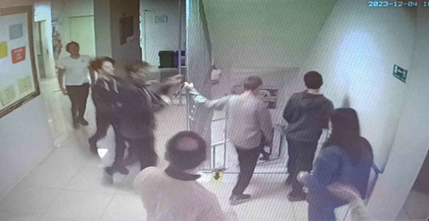 Yalova’da deprem sonrası öğrencilerin tahliyesi güvenlik kamerasında