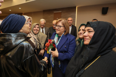 Umreden dönen ikinci kafile başkan Fatma Şahin ile buluştu