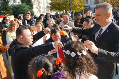 Gölcük'te engelli bireyler renk kattı