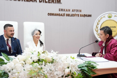 Bursa Osmangazi'de Başkan Aydın yılın son nikahını kıydı