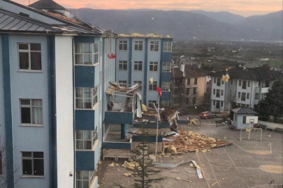 Düzce’de çatısı hasar gören okulda eğitime 1 gün ara!