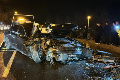 Düzce'de otomobil otobüse çarptı: 5 yaralı