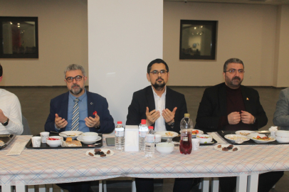 Yalova Eğitim ve Araştırma Hastanesi’nde Ramazan Buluşması: Sağlık Çalışanları İftar Sofrasında Bir Araya Geldi