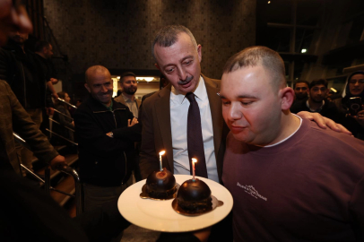 Kocaeli'de Başkan Büyükakın’dan Arif’e doğum günü sürprizi