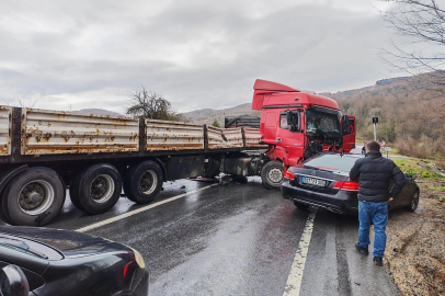 Düzce’de yağışlı hava kaza getirdi!