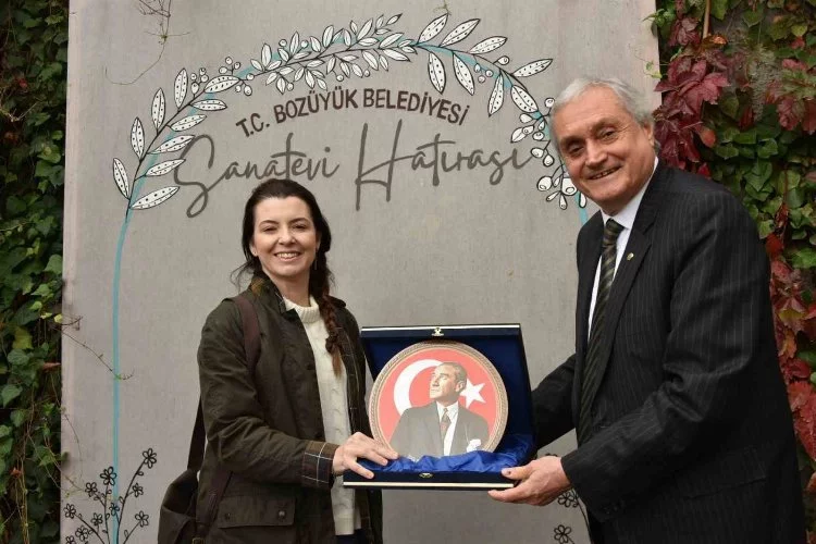 Başkan Bakkalcıoğlu, yazar Şermin Yaşar ile bir araya geldi