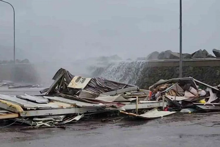 Yalova Esenköy Balıkçı Barınağı fırtınada yerle bir oldu