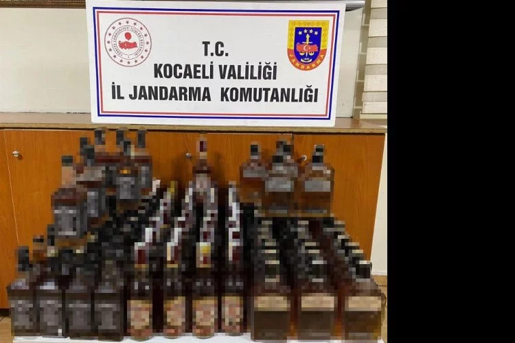 Kocaeli’de piyasa değeri 165 bin TL olan kaçak alkol ele geçirildi