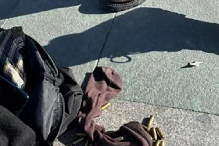 Çağlayan’daki teröristlerin çantalarından çıkan mermiler, plastik kelepçeler ve biber gazının fotoğrafı paylaşıldı