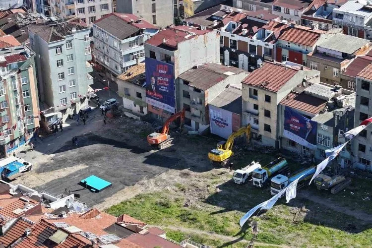Bağcılar’da, Ece Sitesi’nin yıkımına başlandı