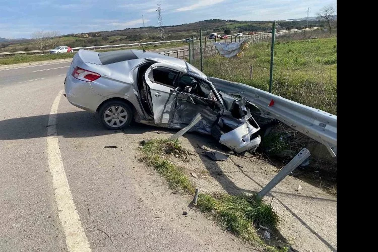 Pendik’te 2 otomobilin çarpıştığı kazada 3 kişi yaralandı