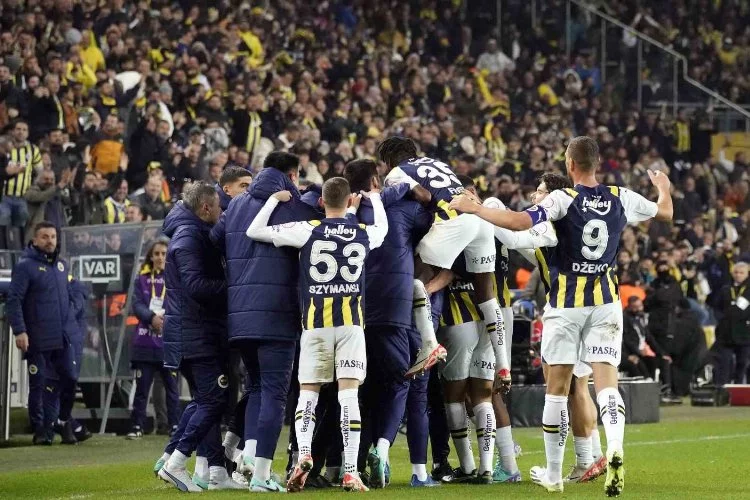 Trendyol Süper Lig: Fenerbahçe: 2 - Sivasspor: 0 (İlk yarı)
