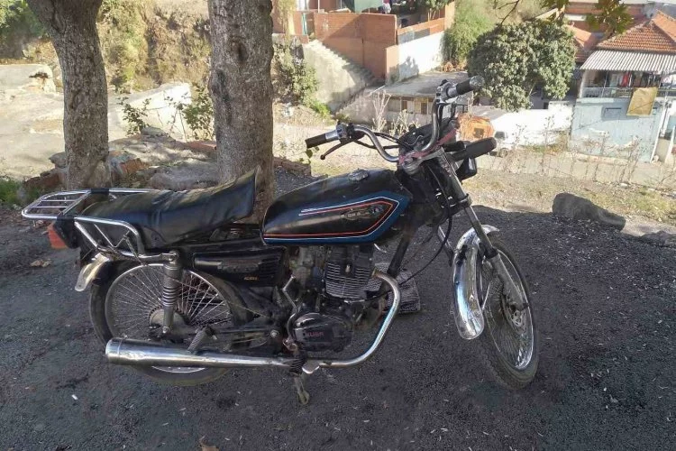 Edremit’te polis motosiklet hırsızlarını yakaladı