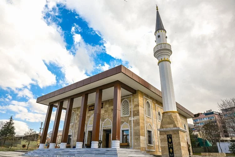 Malatya'da  Mehmetçik Camii ibadete açıldı
